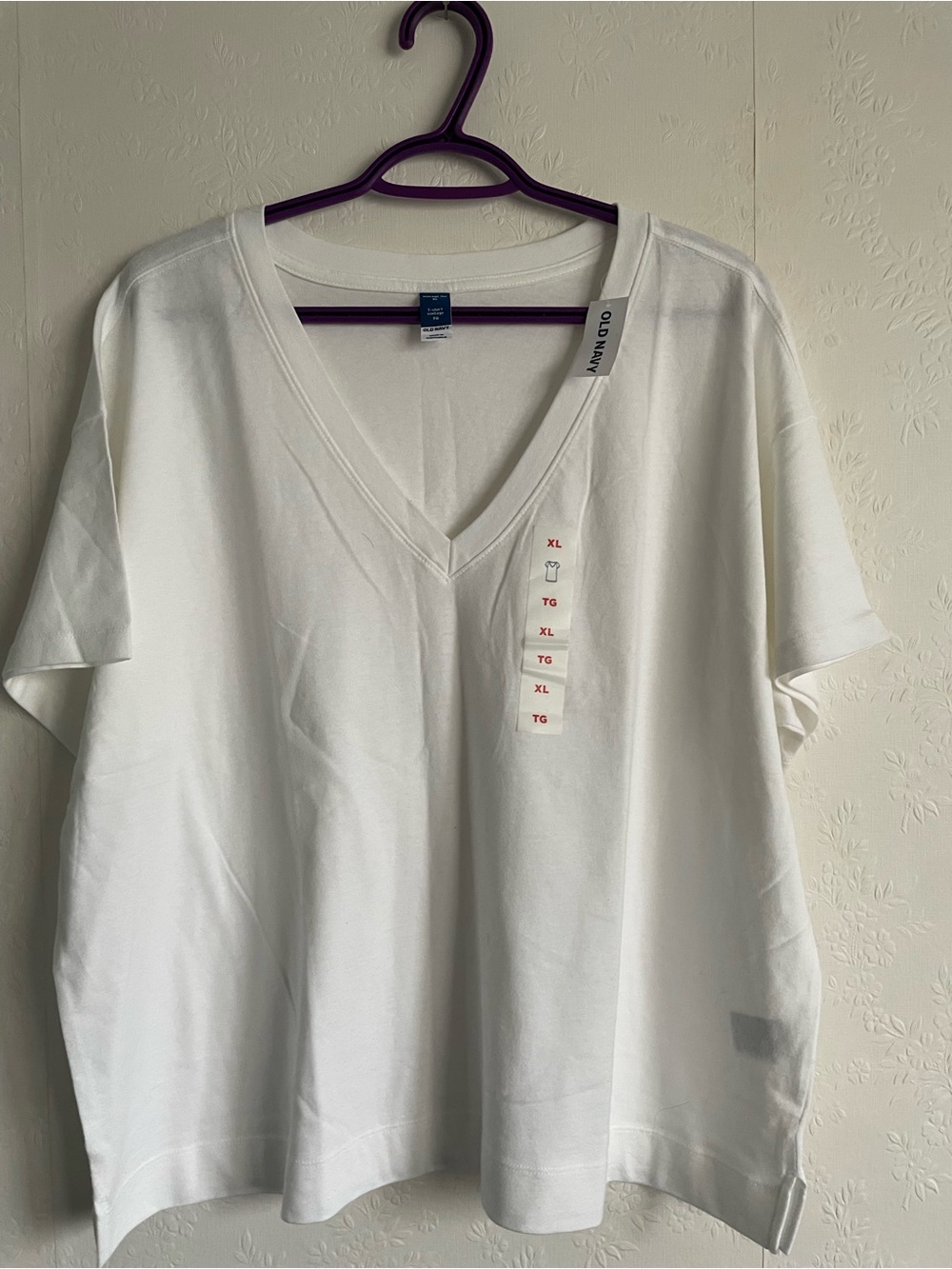 Old Navy Women's White V-Neck Short Sleeve Tee - Classic White